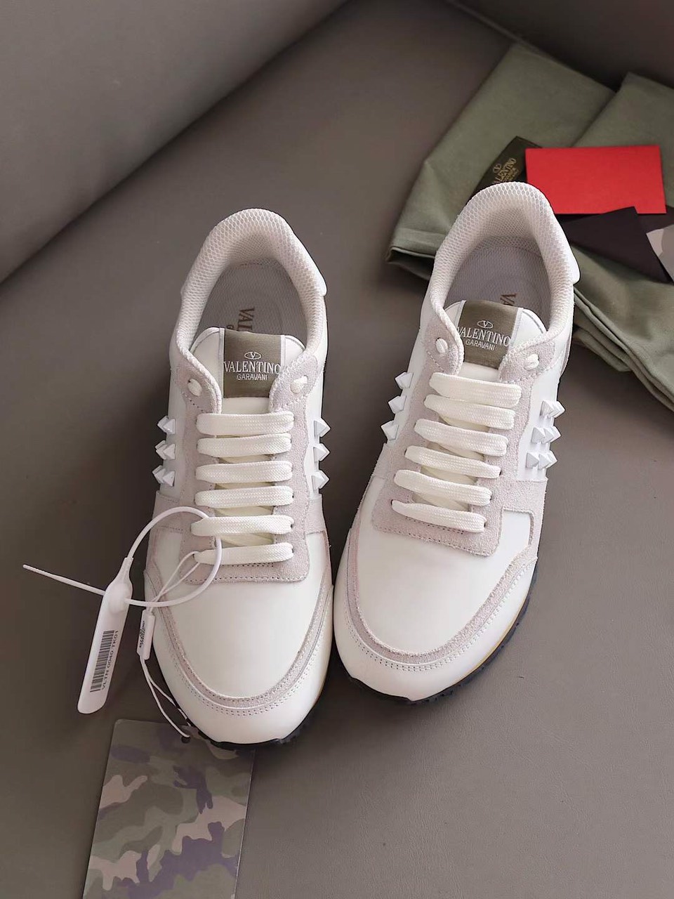 valentinos mens trainers