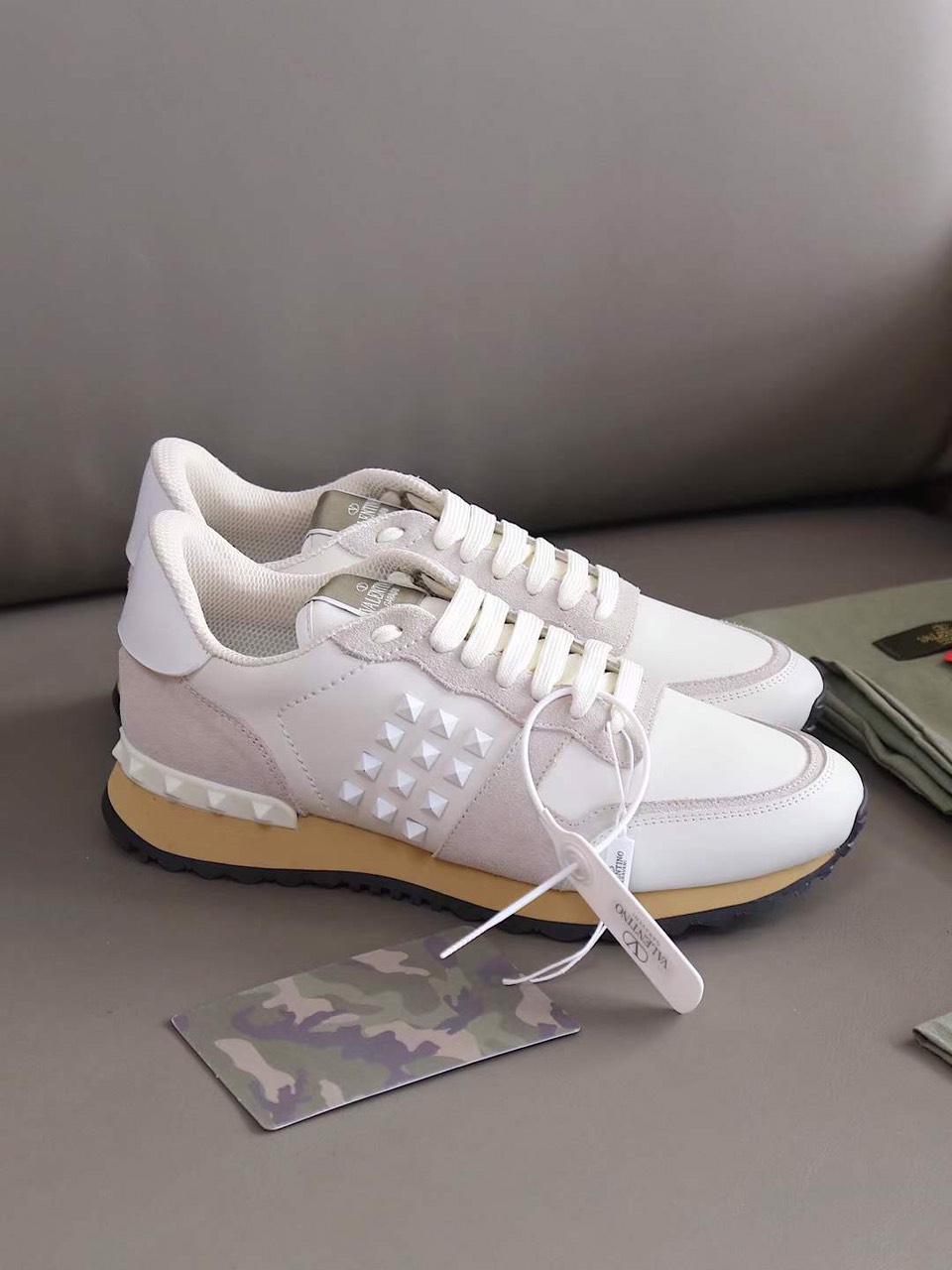 valentinos mens trainers