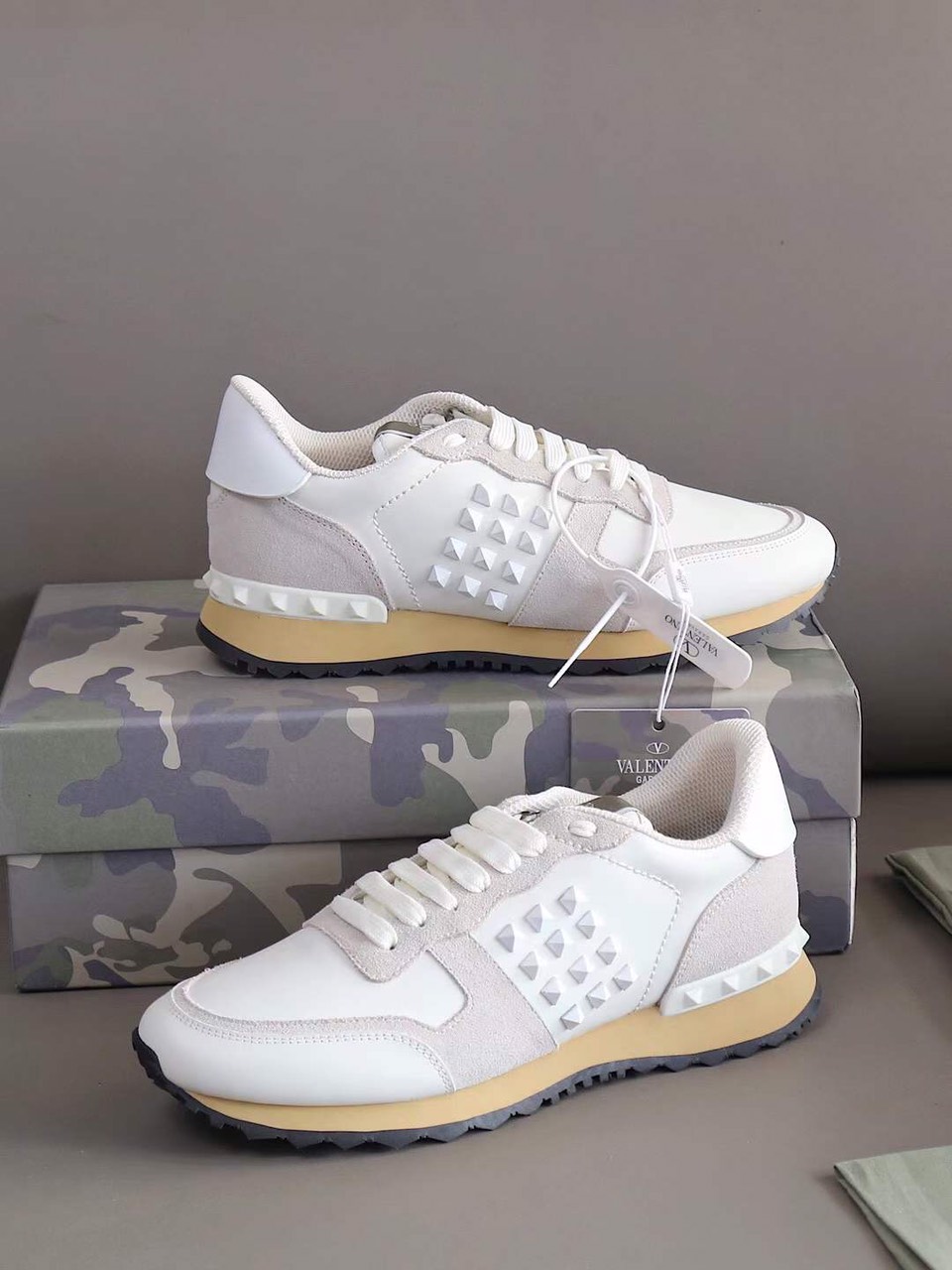 valentinos mens trainers
