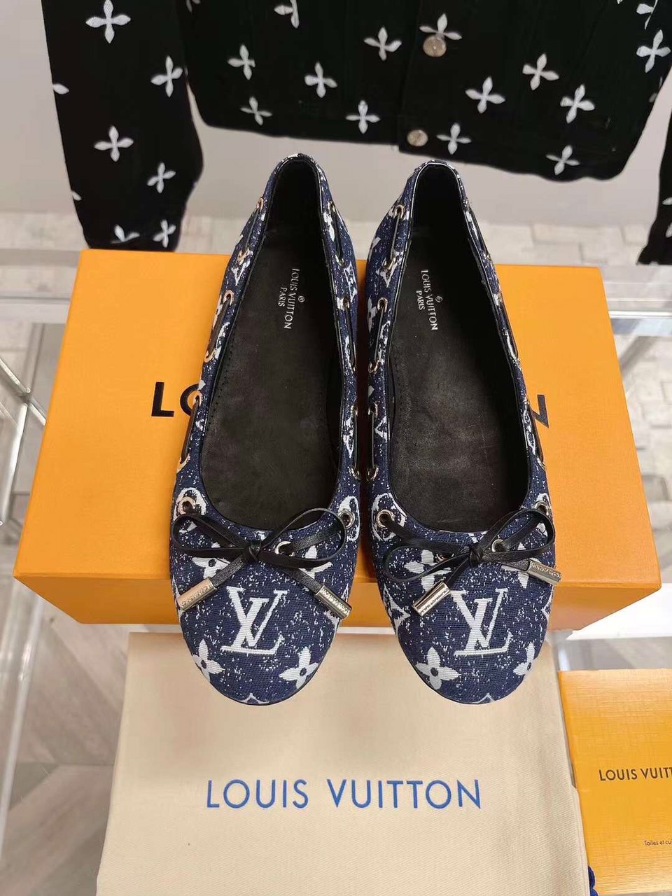 Louis Vuitton Logo Shoes