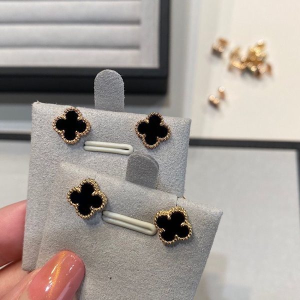 VCA Four-Leaf Clovers earrings vcajw267c