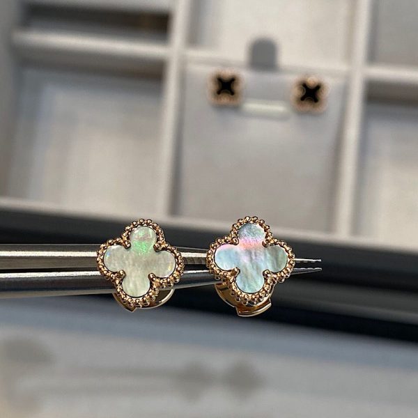 VCA Four-Leaf Clovers earrings vcajw267e