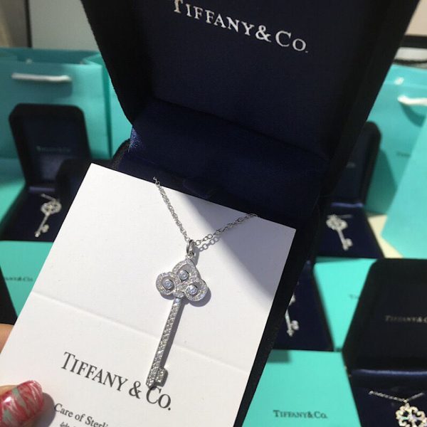 Tiffany n Co. Necklace - Fleur de Lis Key Pendant tifjw588-lx