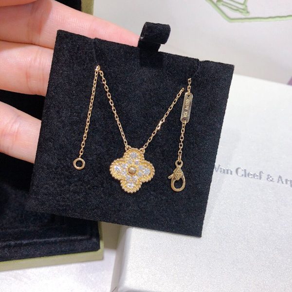 VCA necklace vcajw322