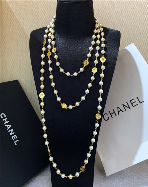 chanel pearl necklace