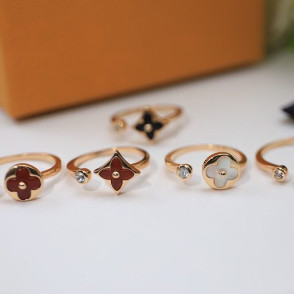 Louis Vuitton Ring - Color Blossom Mini Star Ring / Mini Sun Ring lvjw266606161-ym