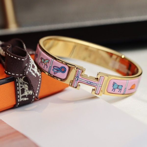 Hermes Clic Bangle hmjw837c-zq