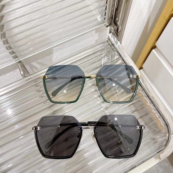 Chanel Sunglasses CH5564