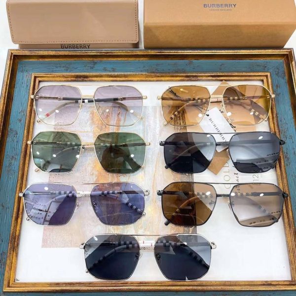 Burberry Sunglasses B4617