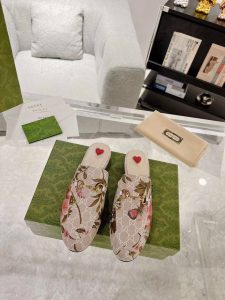 Gucci Women's Muller Leaher