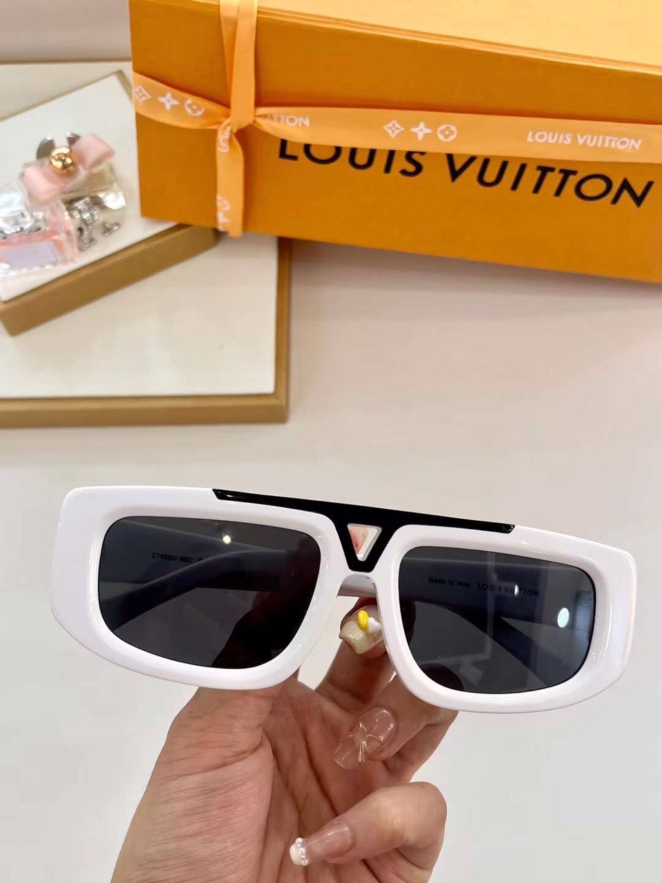 Louis Vuitton Sunglasses Z1950UW - Image 18