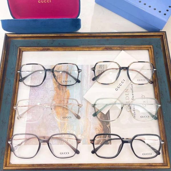 Gucci Sunglasses GG0678