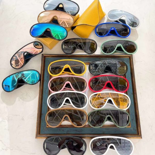 Loewe Sunglasses LW40108I