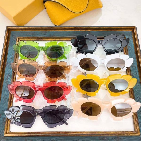 Loewe Sunglasses LW40088U