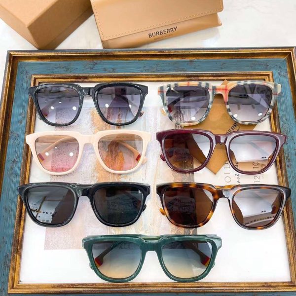 Burberry Sunglasses BE4381U