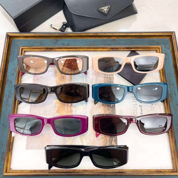 Prada Sunglasses PR 133W