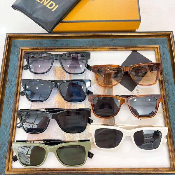 Fendi Sunglasses FE40081I