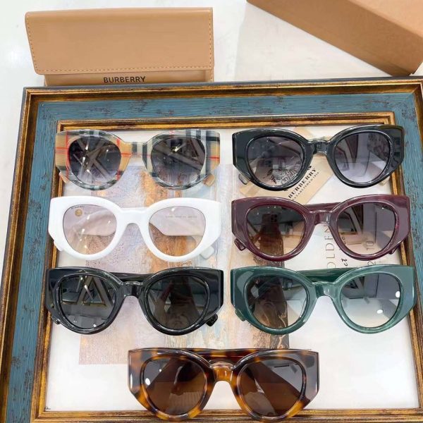 Burberry Sunglasses BE4390