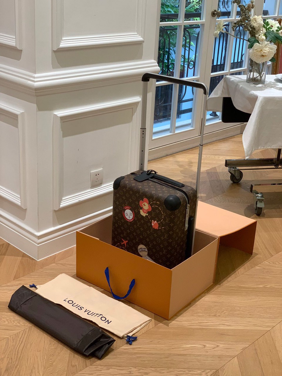 LOUIS VUITTON HORIZON 55 LUGGAGE - Image 9