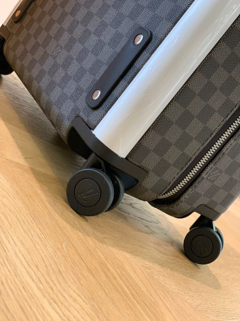 LOUIS VUITTON HORIZON 55 LUGGAGE (Copy) - Image 3