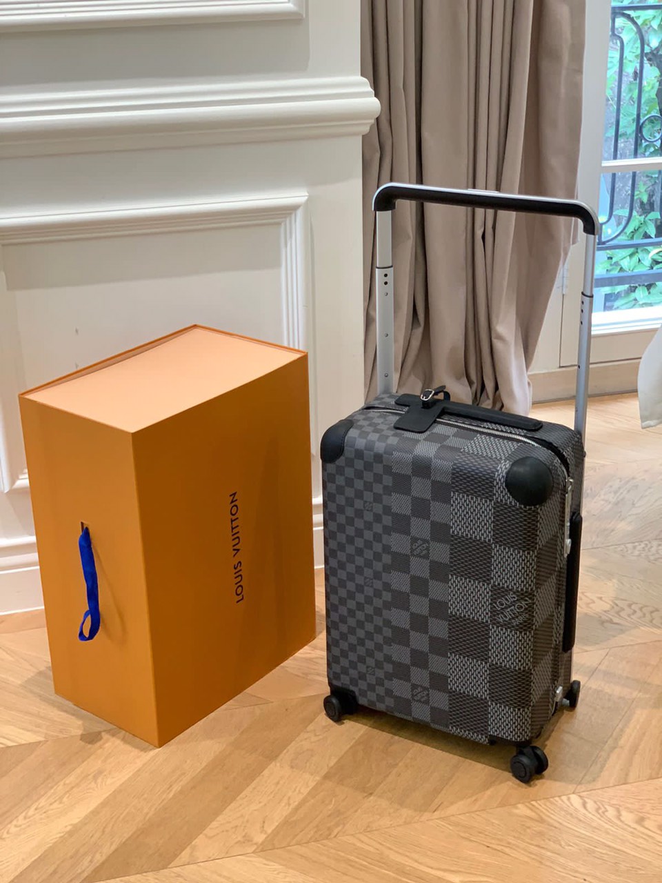 LOUIS VUITTON HORIZON 55 LUGGAGE - Image 2
