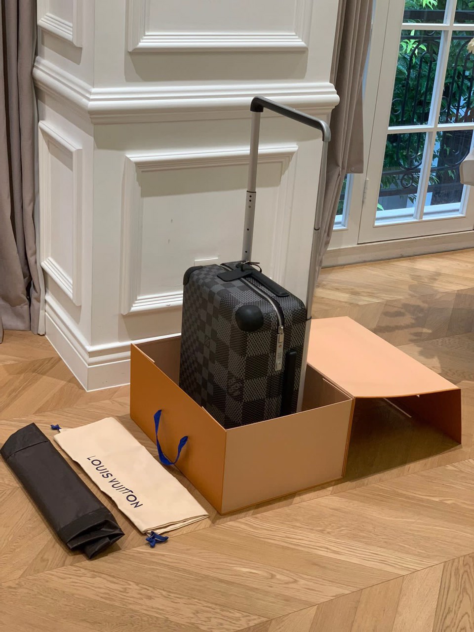 LOUIS VUITTON HORIZON 55 LUGGAGE - Image 3