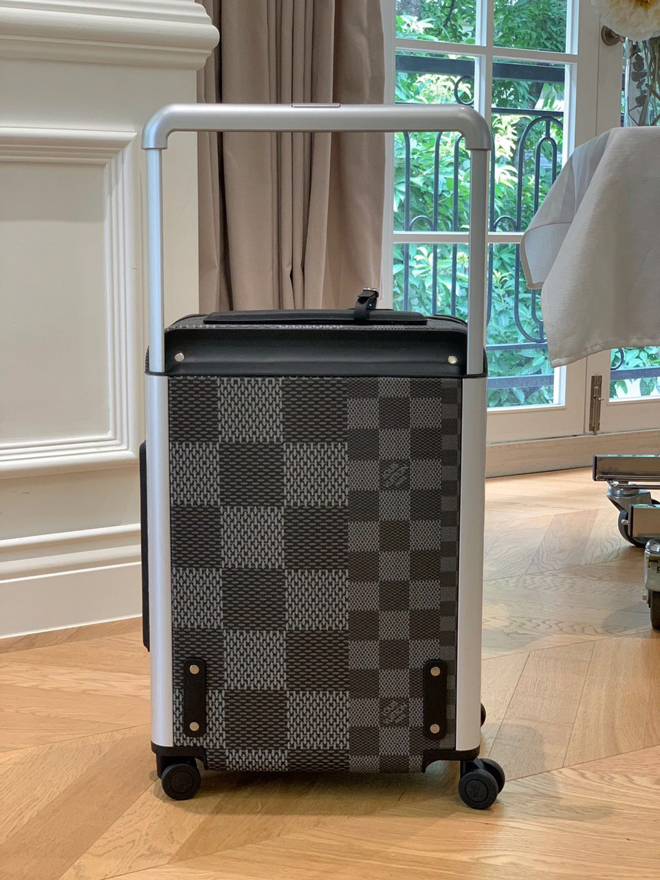LOUIS VUITTON HORIZON 55 LUGGAGE - Image 7