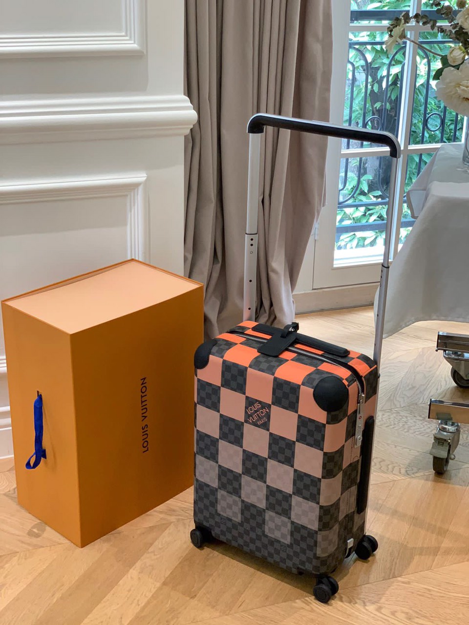 LOUIS VUITTON HORIZON 55 LUGGAGE - Image 2