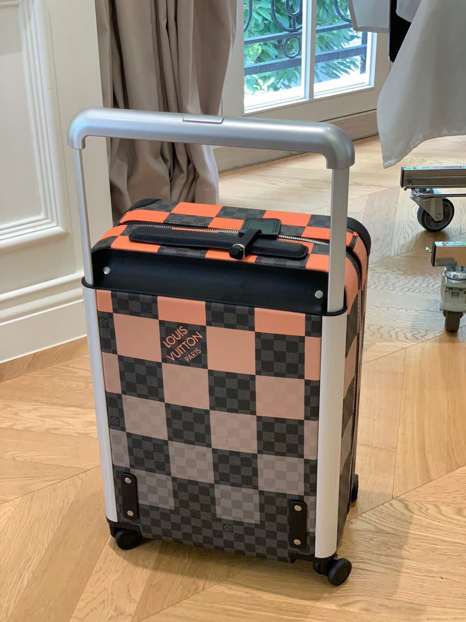 LOUIS VUITTON HORIZON 55 LUGGAGE - Image 8