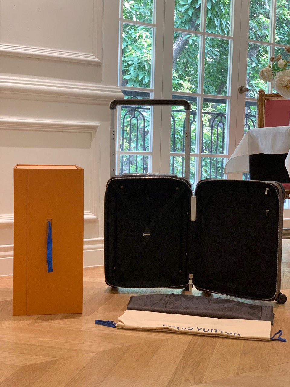 LOUIS VUITTON HORIZON 55 LUGGAGE - Image 3