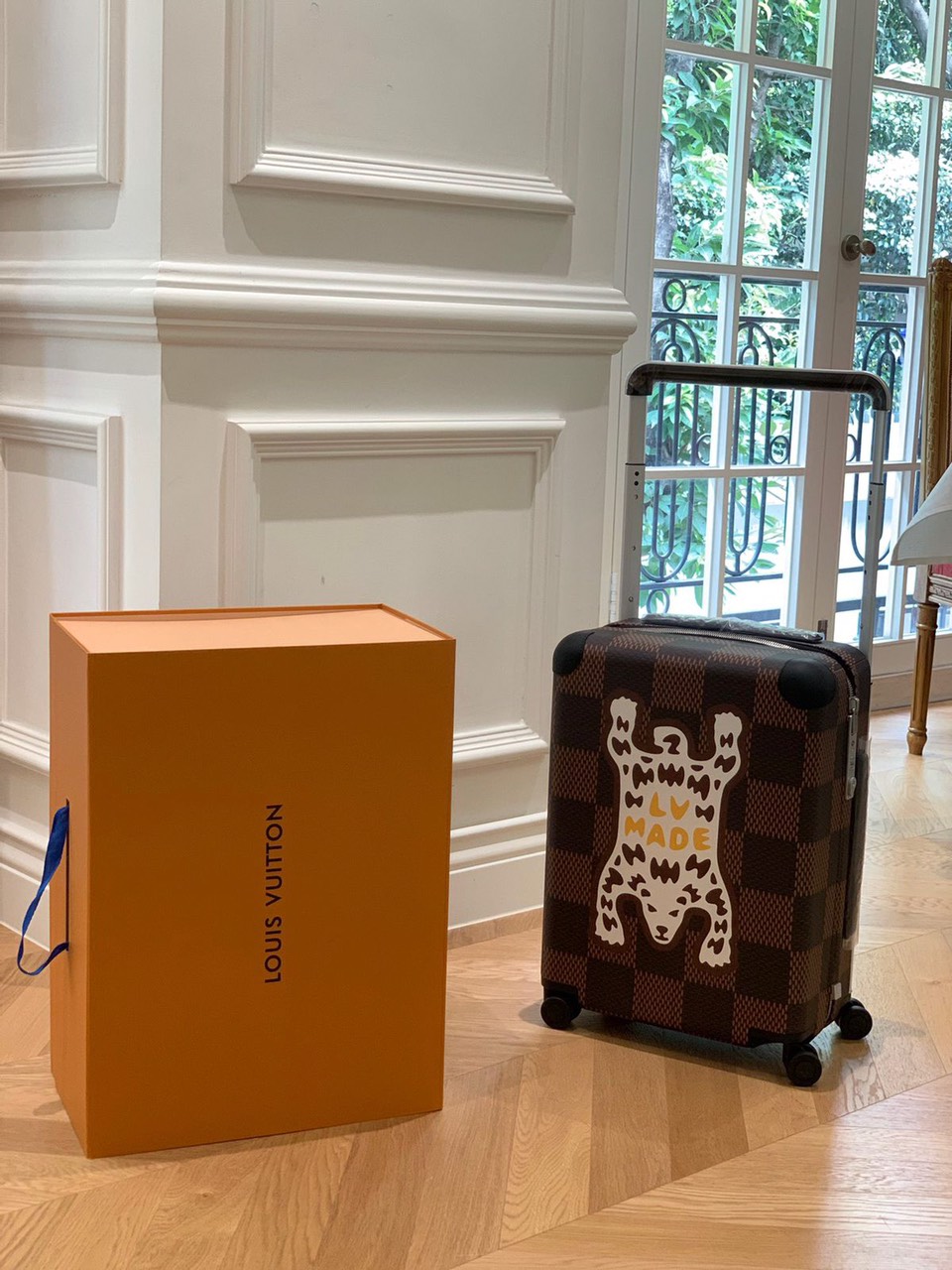LOUIS VUITTON HORIZON 55 LUGGAGE - Image 4