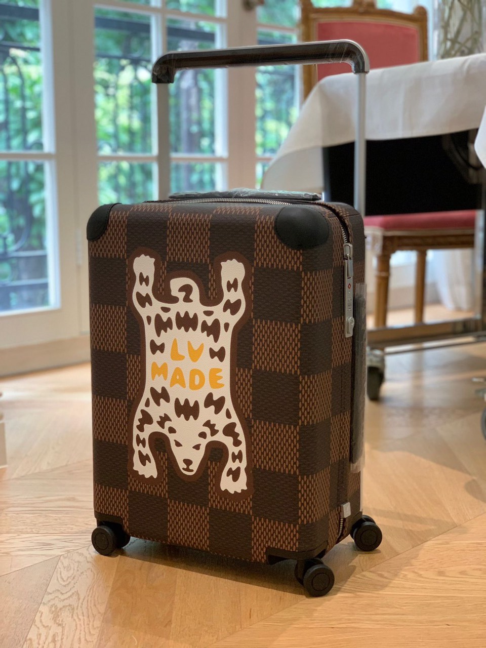 LOUIS VUITTON HORIZON 55 LUGGAGE - Image 9