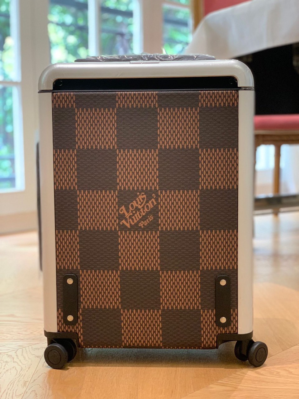 LOUIS VUITTON HORIZON 55 LUGGAGE - Image 10