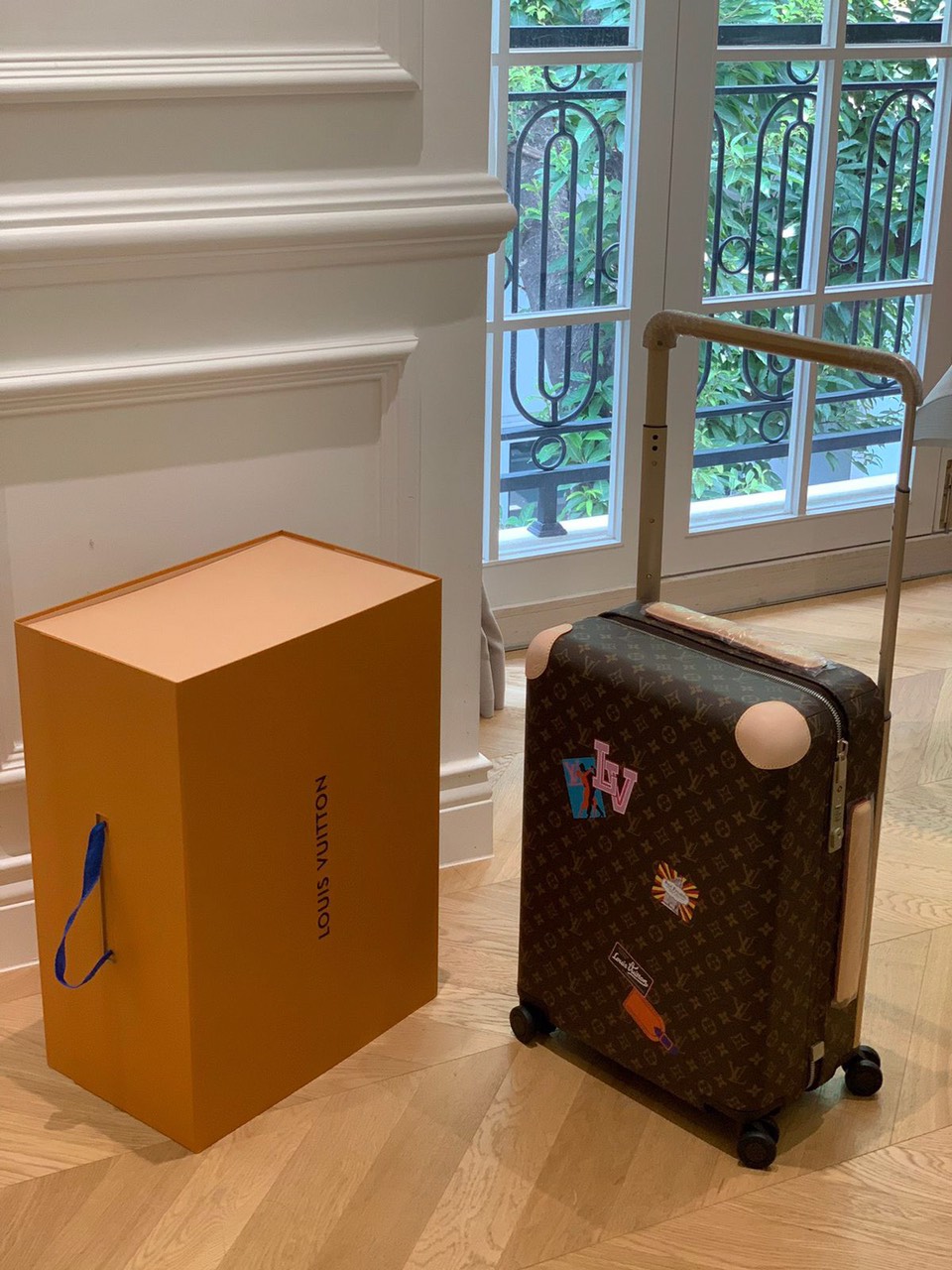 LOUIS VUITTON HORIZON 55 LUGGAGE - Image 2