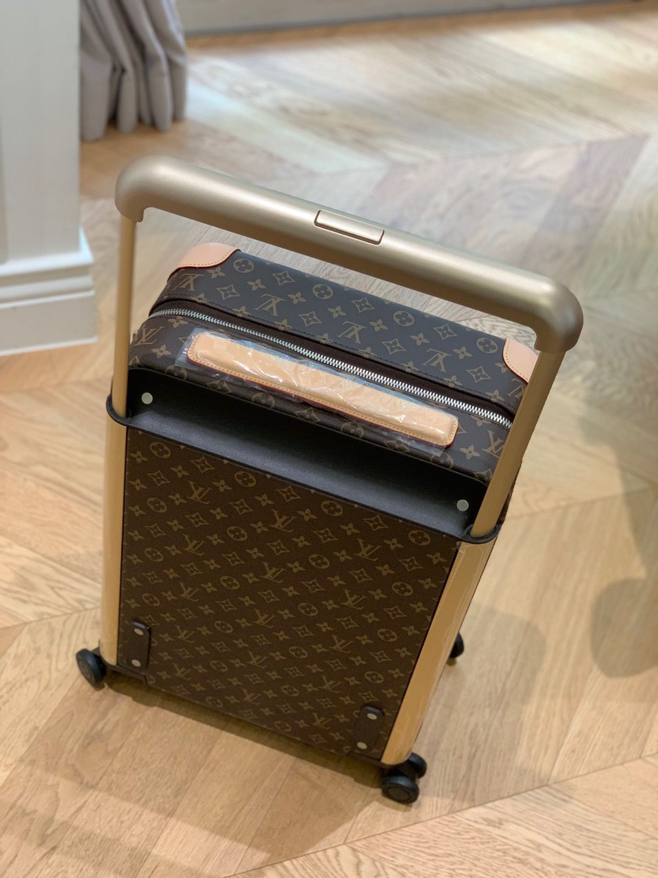 LOUIS VUITTON HORIZON 55 LUGGAGE - Image 3