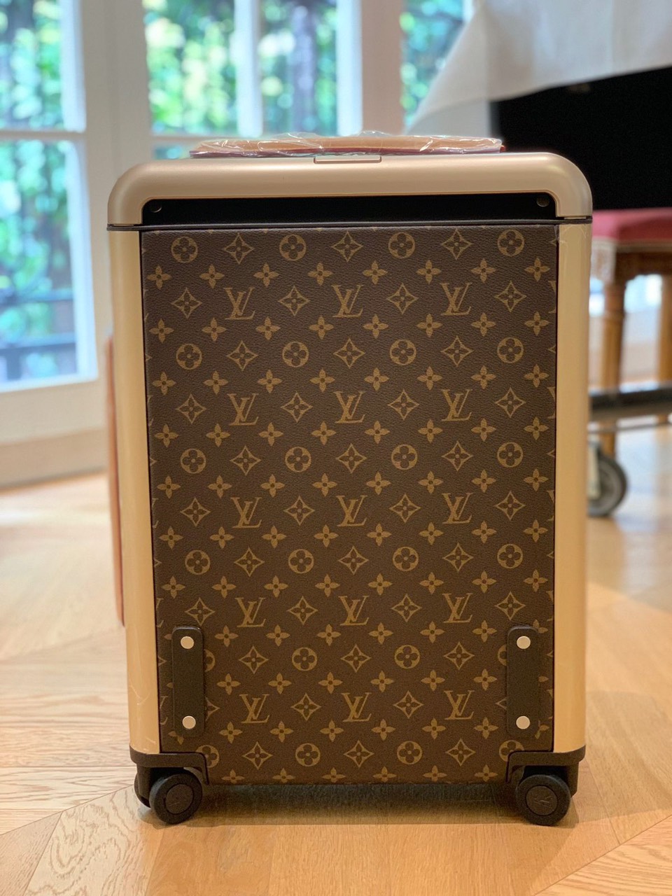 LOUIS VUITTON HORIZON 55 LUGGAGE - Image 4