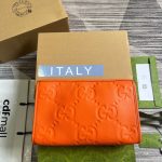 Gucci GG Supreme Clutch