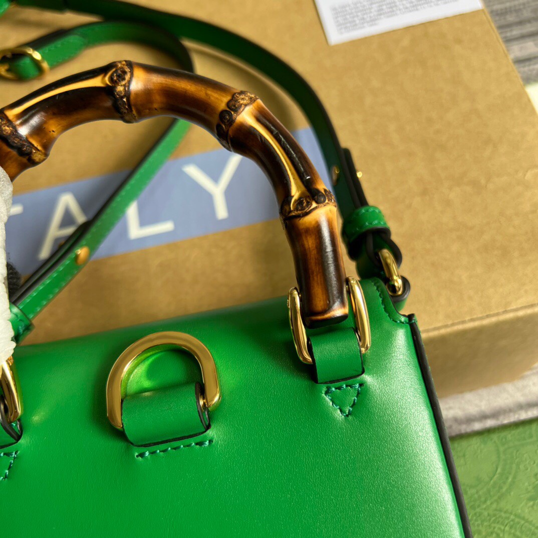 Gucci Bamboo Shoulder Bags 702106 - Image 4