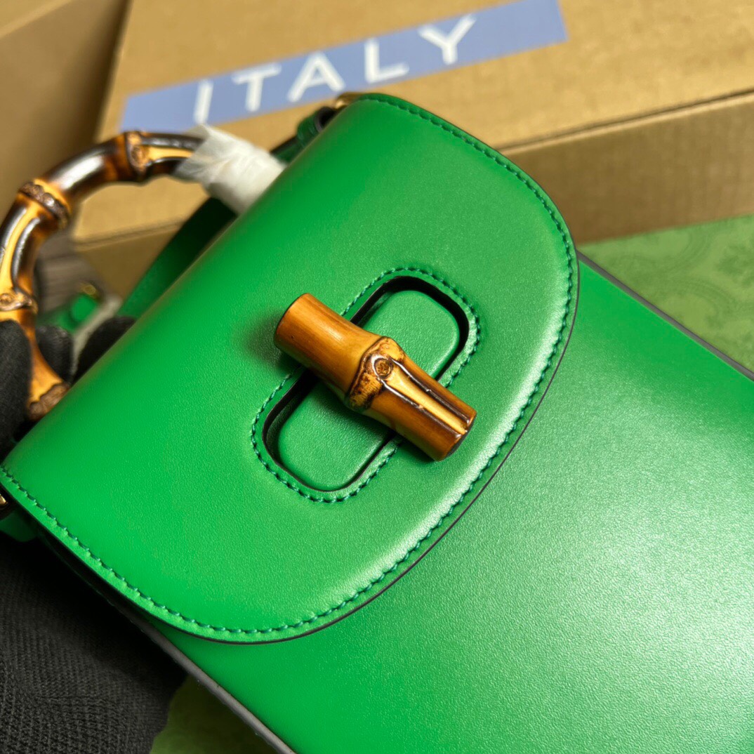 Gucci Bamboo Shoulder Bags 702106 - Image 8