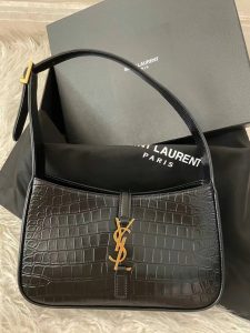 Saint Laurent Le 5 A 7 Hobo
