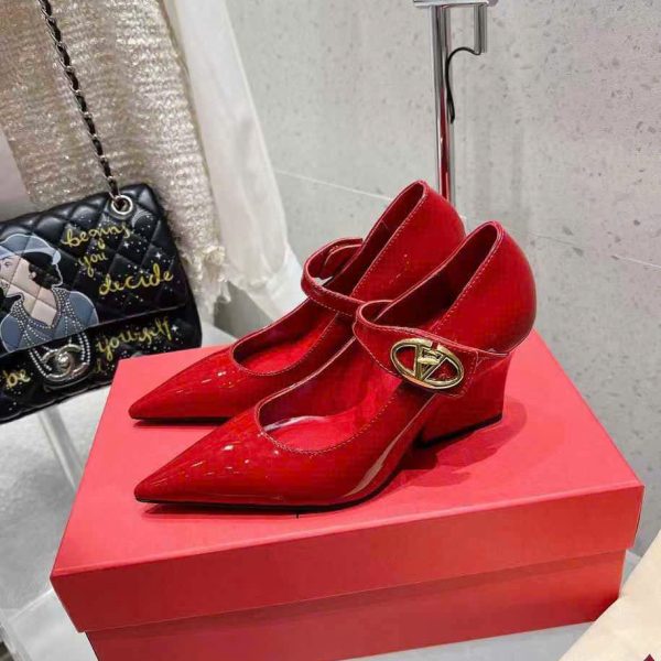 Valentino Garavani VLogo Pumps Shoes