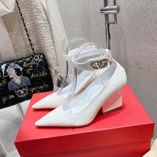 Valentino Garavani VLogo Pumps Shoes