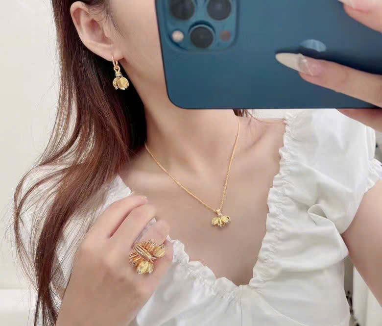 Cartier Earrings News Collection - Image 4