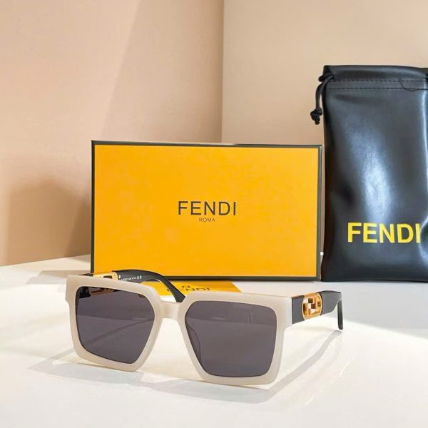 Fendi Sunglasses FE40181I