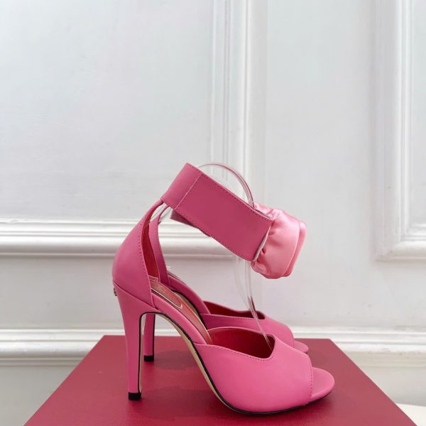 Valentino Garavani Roman Stud Drip Rose Sandal 10.5cm