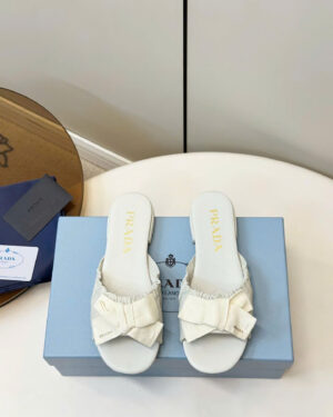 Prada Leather Bow Slippers in Pelle Con Fiocco