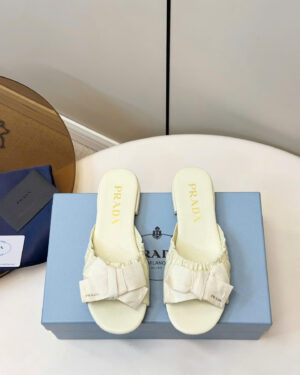 Prada Leather Bow Slippers in Pelle Con Fiocco