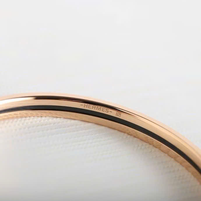 Hermès Black Enamel Gold-Plated Chain Motif Bracelet - Image 3