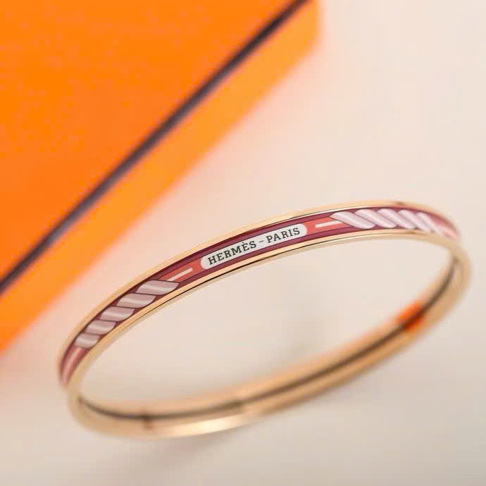 Hermès Black Enamel Gold-Plated Chain Motif Bracelet - Image 4