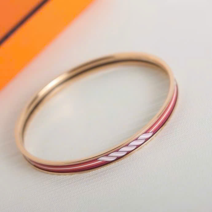 Hermès Black Enamel Gold-Plated Chain Motif Bracelet